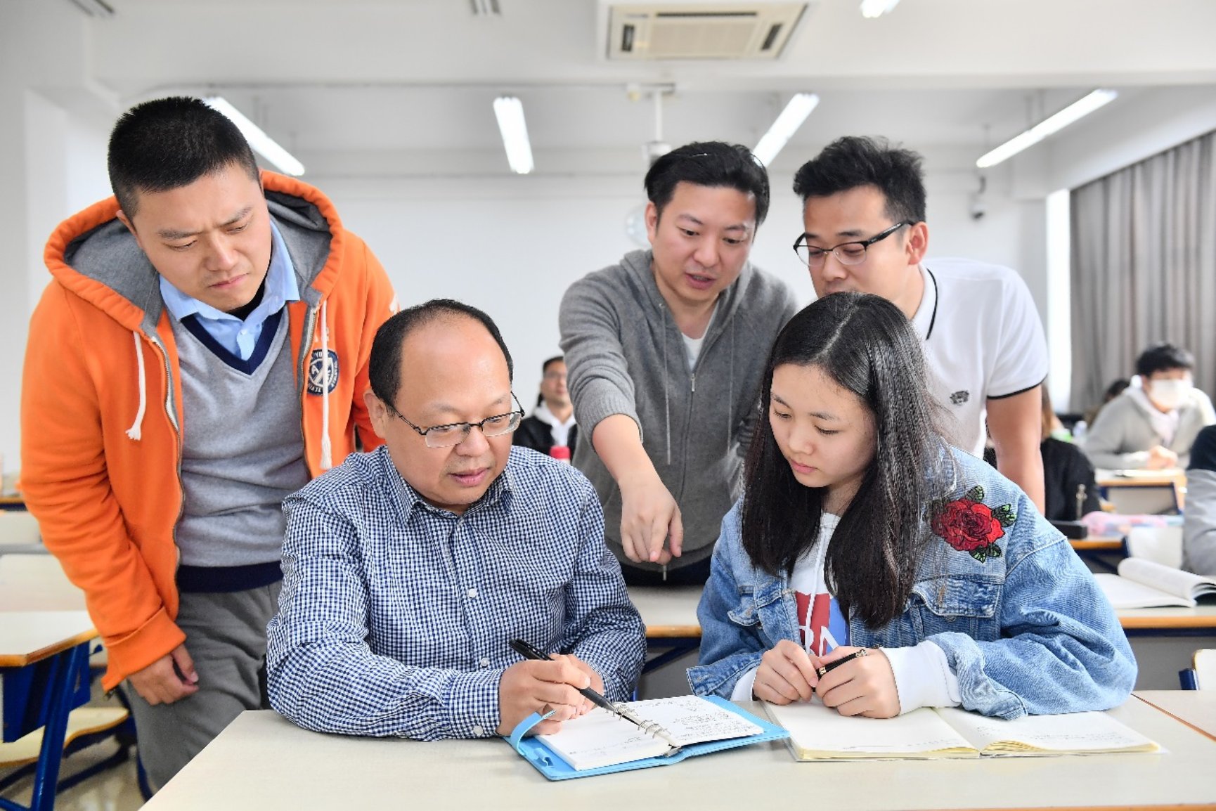 D:\课题申报研究与评奖\北京市教学名师\北京市教学名师\崔学刚申报材料\崔学刚-最终申报材料\崔学刚-最终申报材料\伟德国际-崔学刚-照片2.jpg