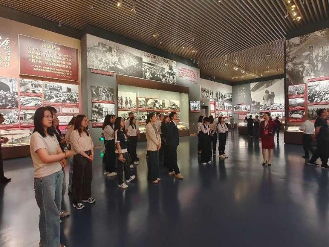 参观1.jpg