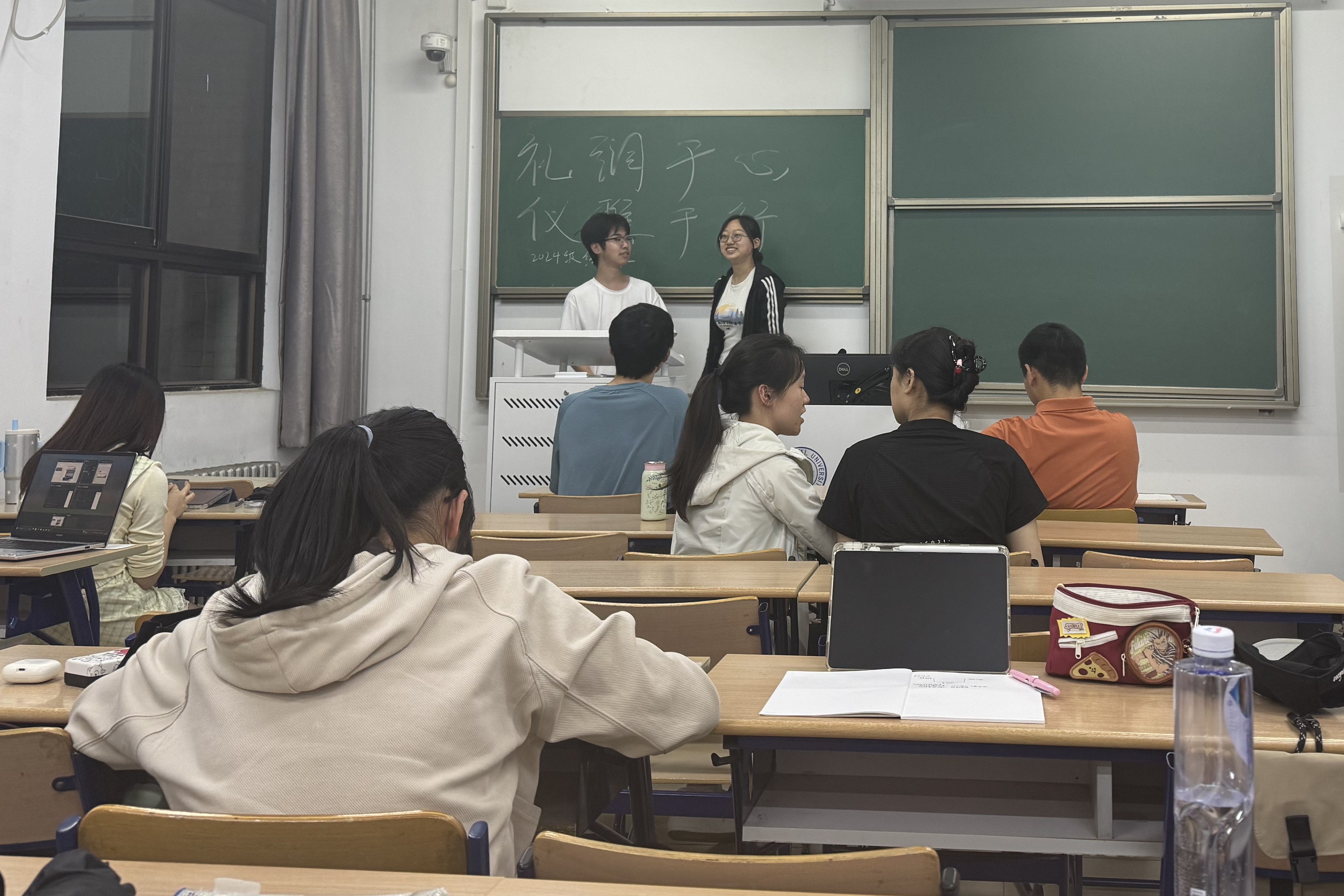 图 5 本科2024级经济学班主题班会.jpg