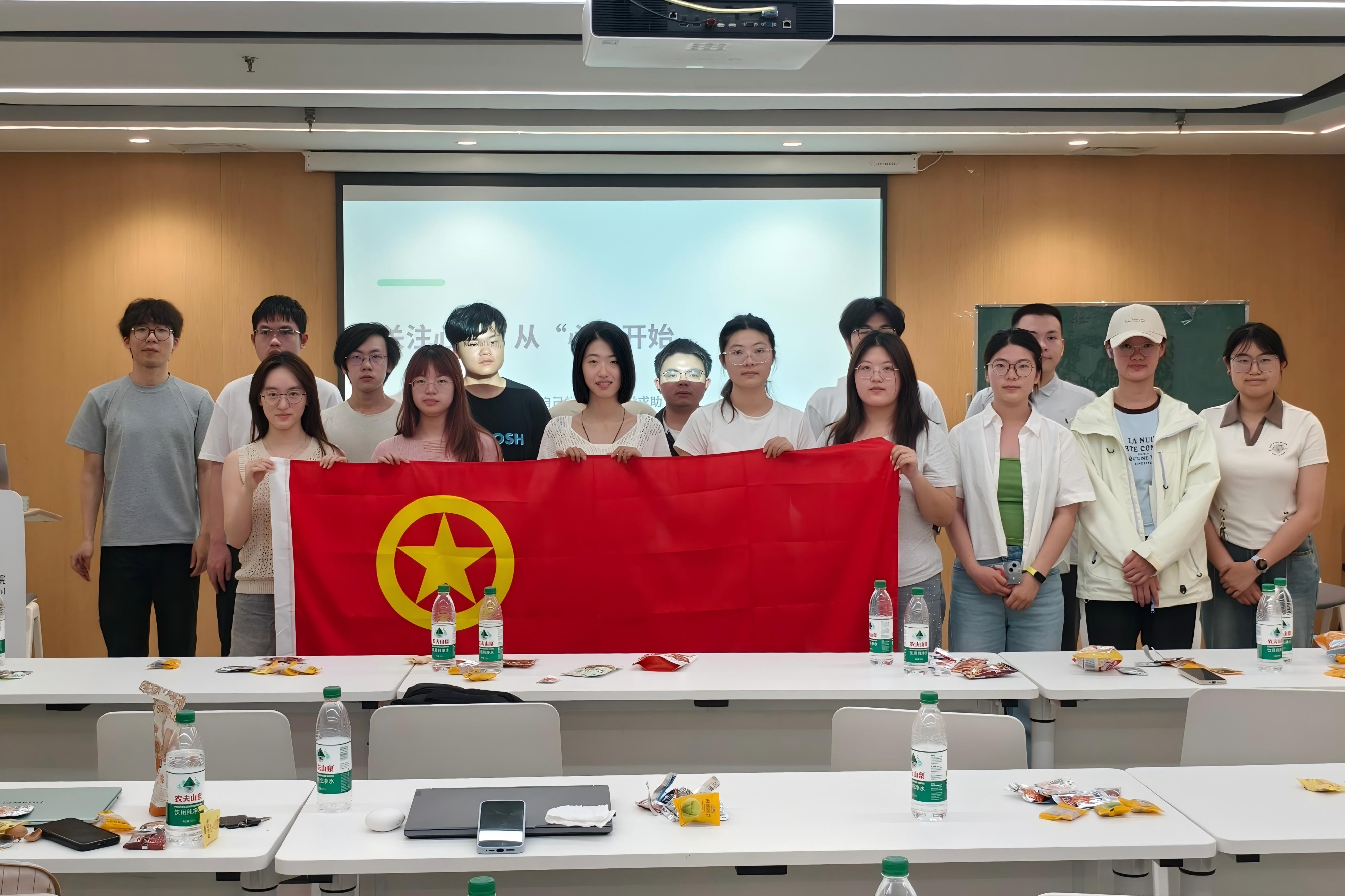 图 1 本科2024级金融科技班开展线下主题班会.jpg