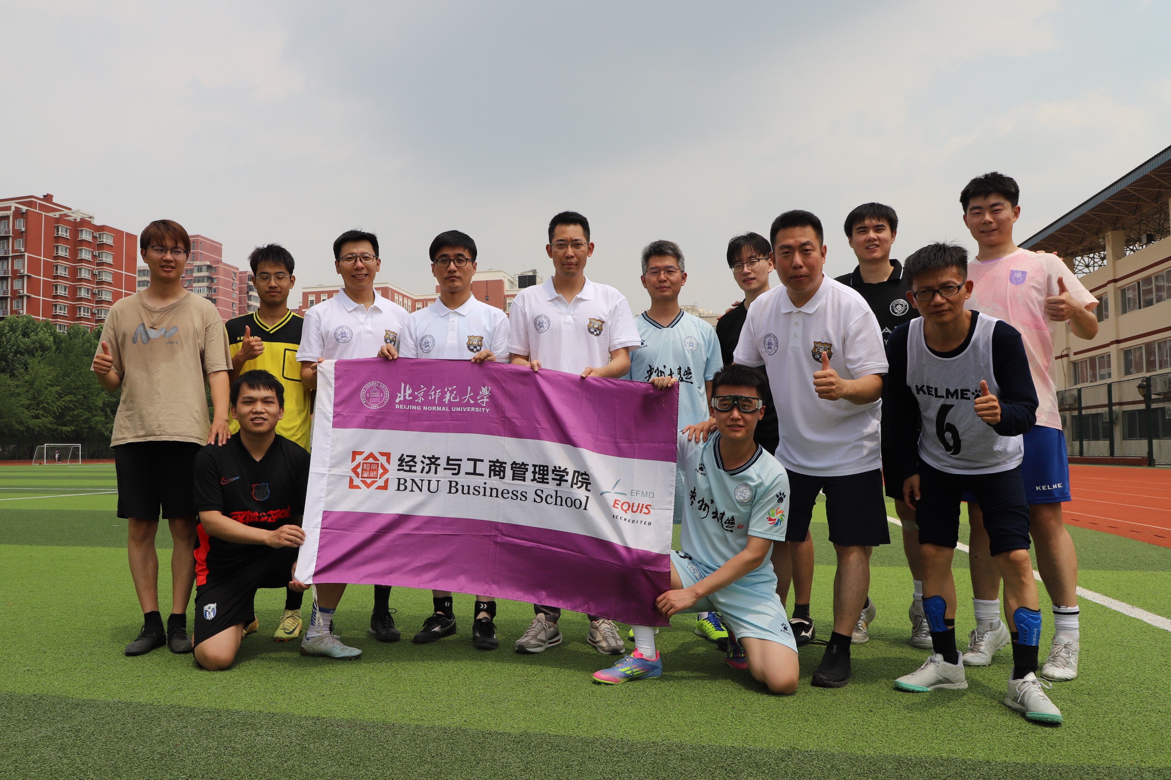 2.研究生足球队-1.jpg 2.研究生足球队-1.jpg