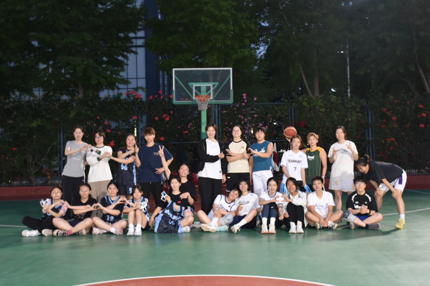 4.本科生女篮队-1.JPG 4.本科生女篮队-1.JPG